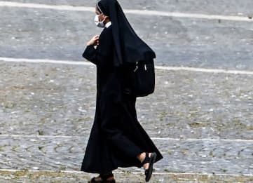 Praga, monache lasciano il convento: troppo rumore dalla movida