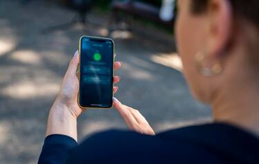 epa08493414 The new official COVID-19 infection tracing Smittestop app was introduced at a press conference held by the Danish Ministry of Health in Copenhagen, Denmark, 18 June 2020. EPA/Martin Sylvest DENMARK OUT