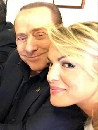 +++ATTENZIONE LA FOTO NON PUO' ESSERE PUBBLICATA O RIPRODOTTA SENZA L'AUTORIZZAZIONE DELLA FONTE DI ORIGINE CUI SI RINVIA+++
Una foto dell'ex presidente del Consiglio, Silvio Berlusconi, tratta dal suo neoaccount Instagram 'SilvioBerlusconi2015', Roma, 20 Maggio 2015.