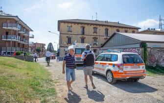 Un momento delle operazioni di soccorso a  seguito del deragliamento di un treno poco prima delle 12 a Carnate, nei pressi della stazione Carnate-Usmate, in Brianza, 18 Agosto 2020. ANSA/andrea fasani