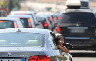 Auto in coda al traffico