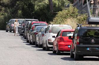 Il drive in per i tamponi a  Casal Bernocchi, Roma, 22 agosto 2020. "Oggi nel Lazio si registrano 215 casi e zero decessi, di questi il 61% sono link di rientro. Oggi è record di positivi, mai così tanti, legati prevalentemente ai casi con link dalla Sardegna 45% (97 casi)". Così l'assessore alla Sanità della Regione Lazio Alessio D'Amato.    ANSA/Emanuele Valeri