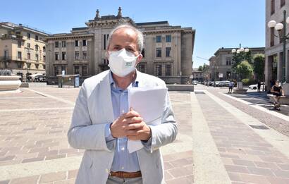 Coronavirus, Crisanti: “Vaccino per tutti non prima del 2022”