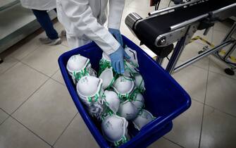 An employee arranges N95 face masks in a box, at a factory that produces 40,000 N95 masks per day, in Mexico City on May 21, 2020. - The company operates with the support of the city government and the National Autonomous University of Mexico (UNAM) and it will deliver 250,000 masks to the city hospitals. (Photo by Alfredo ESTRELLA / AFP) (Photo by ALFREDO ESTRELLA/AFP via Getty Images)