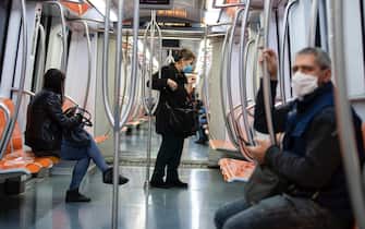 Persone in metro