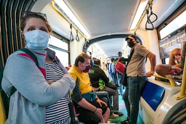 People on board a bus in Turin, Nothern Italy, 07 September 2020. 
Work activities resumed after the summer break and public transport returns to use during peak hours
 ANSA/TINO ROMANO