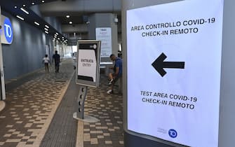 TURIN, ITALY - AUGUST 19: the sign suggesting that you go to testing of Covid-19 testing in the site at Turin airport on August 19, 2020 in Turin, Italy. The Italian government is requiring people arriving from high-risk designated nations to take a Covid test. This includes regions in Spain, Greece, Croatia and Malta. According to the ministry of health, Coronavirus infection rates are climbing again in Italy from an average of 400 new cases per day. Authorities see Italian returning from vacation abroad as a likely strong contributor to the uptick in infections. (Photo by Diego Puletto/Getty Images)