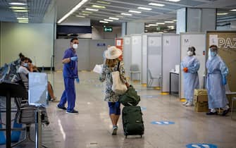 ROME, ITALY - AUGUST 25: Passengers arriving from high-risk countries wait to carry out rapid antigenic tests for Covid-19 at a testing station set up inside Leonardo Da Vinci airport, on August 25, 2020 in Fiumicino, Rome, Italy. The region has introduced mandatory COVID-19 tests for anyone arriving from Croatia, Greece, Spain and Malta to avoid a spike of new cases. (Photo by Antonio Masiello/Getty Images)