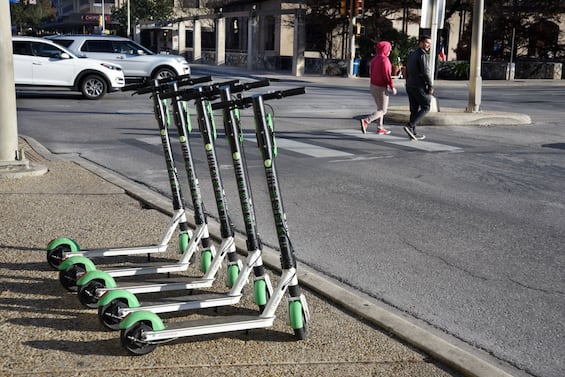 Paris, referendum on rental electric scooters: the mayor would like to ban them