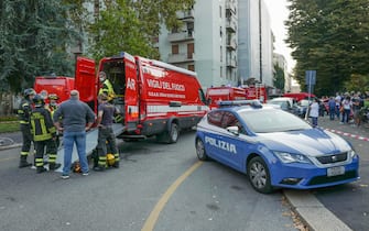 Esplosione appartamento in Piazzale Libia a MIlano Police and firefighters at the site where there was an explosion in an apartment this morning in Milan, Italy, 12 September 2020.
Five people were slightly injured and one more seriously the first balance of the explosion that occurred this morning in a building in Piazzale Libia in Milan.
ANSA/Andrea Fasani
