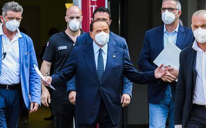 Coronavirus, Silvio Berlusconi dimesso dal San Raffaele. LE FOTO