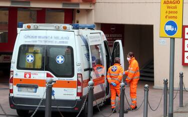 Castelletto Merli, idraulico folgorato mentre lavora: morto 63enne