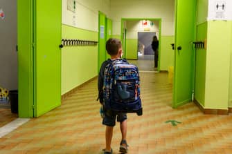 TURIN, ITALY - SEPTEMBER 15: A primary school child goes to the bathroom to wash his hands on her first day of school on September 15, 2020 in Turin, Italy. Don Milani school in the Vinovo district will start the fall semester with a model to ensure a safe reopening by installing sinks and soap dispensers outside each classroom, creating social distancing screens in classrooms and dining areas and installing hand sanitiserÂ dispensers. According to the Ministry of Health, Coronavirus infection rates are climbing again in Italy from an average of 1000 new cases per day. (Photo by Diego Puletto/Getty Images)