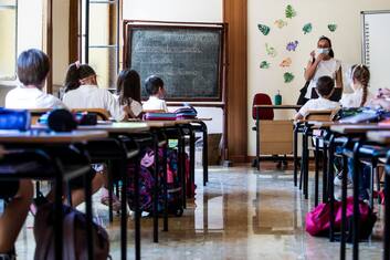 Scuola, proposta Anief: lavoro a rischio Covid, bonus 450 euro mensili