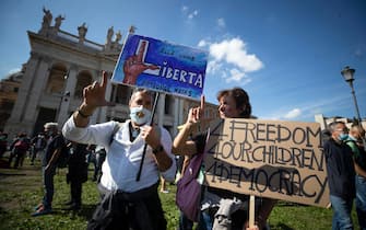 La manifestazione dei contrari alla mascherina a Piazza San Giovanni  Roma,10 ottobre settembre 2020
ANSA/MASSIMO PERCOSSI