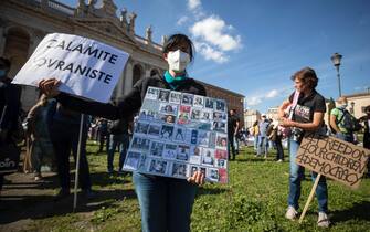 La manifestazione dei contrari alla mascherina a Piazza San Giovanni  Roma,10 ottobre settembre 2020
ANSA/MASSIMO PERCOSSI