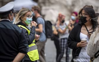 ROME, ITALY - OCTOBER 02: Municipal police officers invite people to wear the protective masks amid Covid-19 pandemic, on October 02, 2020 in Rome, Italy. The Lazio region President Nicola Zingaretti set an order obliging people to wear face masks in public including outdoors due to the increase of Covid-19 cases in the Lazio region. (Photo by Antonio Masiello/Getty Images)