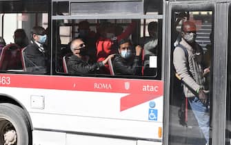 People aboard a bus wear protective face masks in Rome, Italy, 08 October 2020.  The Italian cabinet met to extend Italy's COVID-19 state of emergency until 31 January and approved a decree with new measures to combat the spread of the coronavirus.  ANSA / ETTORE FERRARI