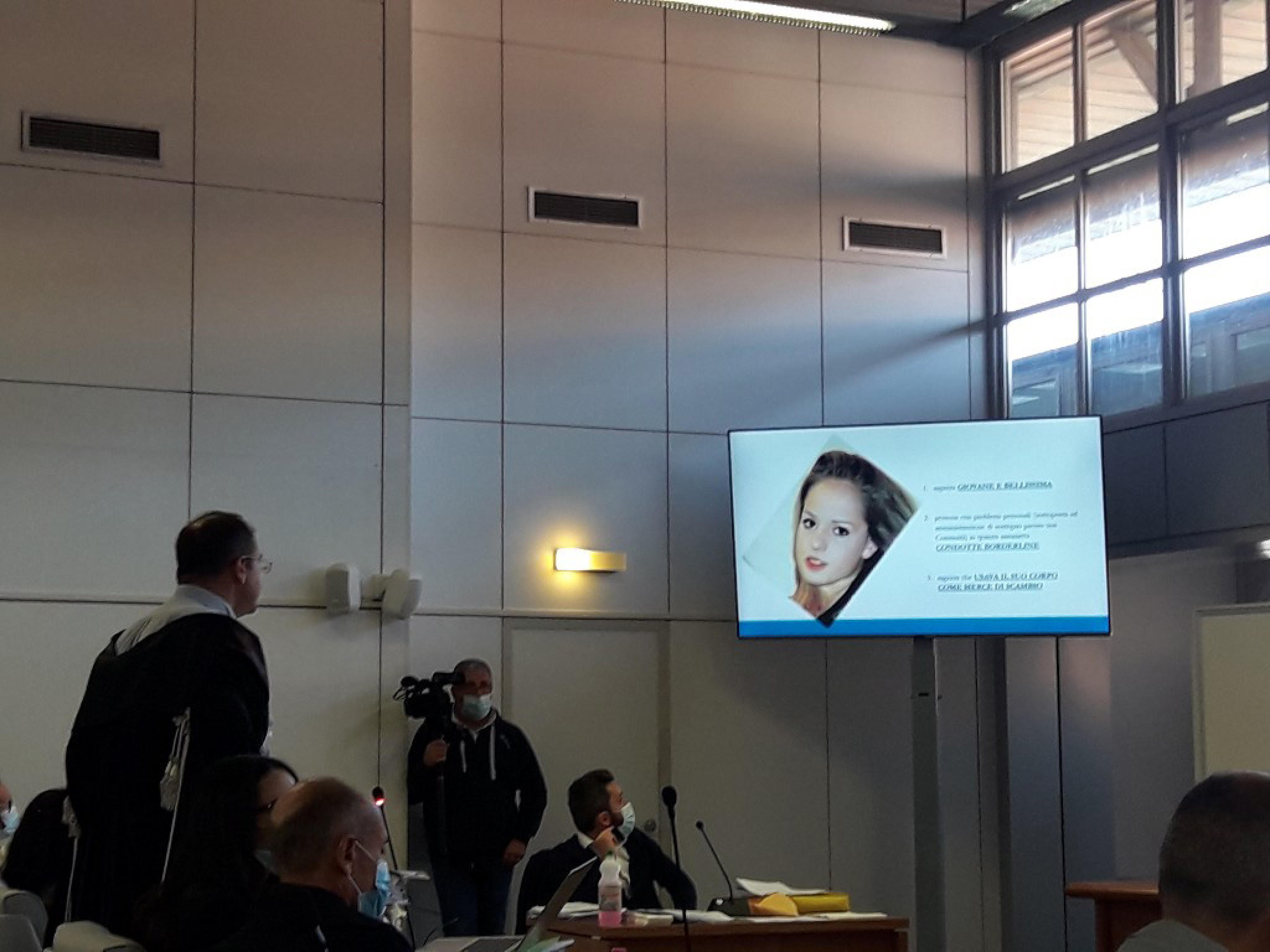 Un momento dello svolgimento del processo di appello, ad Ancona, per l'omicidio di Pamela Mastropietro Un momento dello svolgimento nell'aula del Tribunale di Ancona della seconda udienza del processo di appello di Innocent Oseghale, il 32enne nigeriano condannato in primo grado all'ergastolo per l'omicidio della 18enne romana Pamela Mastropietro, 14 Ottobre 2020. ANSA/DANIELE CAROTTI