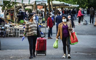 Riaperto il mercato di via Osoppo dopo il lockdown per l'emergenza del coronavirus, Milano, 07 maggio 2020. Ansa/Matteo Corner