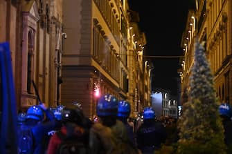 Italian Police face the demonstrators during clashes in Signoria square during an unauthorized demonstration convened on social networks to protest the government decree in force to face the second wave of the Coronavirus Covid-19 epidemic, Florence, Italy, 30 October 2020. The demonstration is attended by people of various political backgrounds, ranging from the right to antagonism.  ANSA / CLAUDIO GIOVANNINI