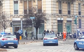 La rapina all'agenzia di Credit Agricole in piazza Ascoli a Milano, 3 novembre 2020.   ANSA/Marcella Merlo