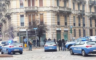 La rapina all'agenzia di Credit Agricole in piazza Ascoli a Milano, 3 novembre 2020.   ANSA/Marcella Merlo