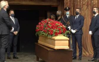 Frame video della diretta tv su Rai 1 dei funerali di Gigi Proietti, Roma, 5 novembre 2020.
ANSA/RAI 1