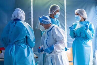 Covid, infermieri e medici italiani candidati a Nobel per la Pace 2021