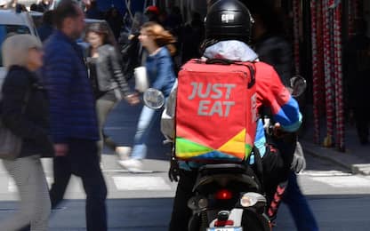 Just Eat, accordo con sindacati: mille rider assunti a Roma