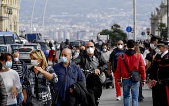 Il lungomare di Napoli a poche ore dall' applicazione dei limiti di circolazione per l'inserimento della Campania nelle area  di ' Zona Rossa'   14 novembre  2020ANSA / CIRO FUSCO