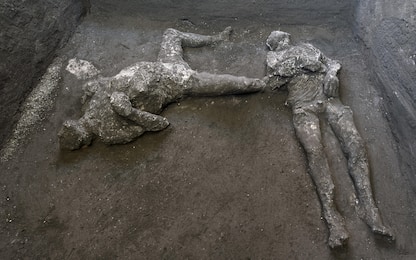 Pompei, scoperti 2 corpi intatti nella villa di Civita Giuliana. FOTO