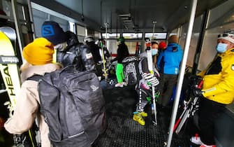 Le piste e gli impianti da sci a Solda, in Alto Adige, in era Covid, 25 ottobre 2020.
ANSA/GIAMPAOLO RIZZONELLI