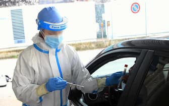 Health staff perform drive-in swabs at San Paolo Hospital during Covid-19 emergency, Milan, Italy, 07 November 2020.  ANSA / PAOLO SALMOIRAGO