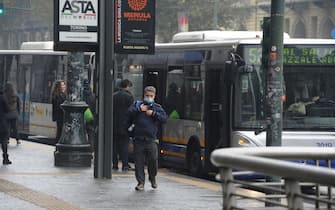 Sciopero dei mezzi  pubblici  a torino   disagi  alle fermate dei  tram  Torino  23 ottobre 2020 Ansa/ Edoardo Sismondi