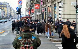 People shop during Advent season in Milan amid the second wave of the Covid-19 Coronavirus pandemic, Italy, 29 November 2020. The Lombardy region is now going from a red region (very strict social life rules) to an orange one (less rigid social life)ANSA / PAOLO SALMOIRAGO