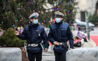 Covid, nuove restrizioni a Natale e Capodanno da regioni e comuni