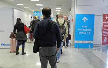 Covid 19: continuano senza sosta all'aeroporto di Fiumicino i test rapidi ai passeggeri provenienti dai Paesi a rischio, nell'area messa a disposizione da ADR 