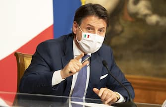 Italian Prime Minister, Giuseppe Conte, attends a press conference at Chigi Palace in Rome, Italy, 03 December 2020. Conte's cabinet approved a draft decree banning travel at Christmas at a meeting overnight in a bid to stop the festive season feeding a third wave of Coronavirs COVID-19 contagion, sources said Thursday. According to the draft decree, which is expected to be definitively approved after talks with Italy's regional government, movement between regions will be banned from December 21 until the Epiphany national holiday on January 6.?
ANSA/CHIGI PALACE PRESS OFFICE/FILIPPO ATTILI
?+++ ANSA PROVIDES ACCESS TO THIS HANDOUT PHOTO TO BE USED SOLELY TO ILLUSTRATE NEWS REPORTING OR COMMENTARY ON THE FACTS OR EVENTS DEPICTED IN THIS IMAGE; NO ARCHIVING; NO LICENSING +++