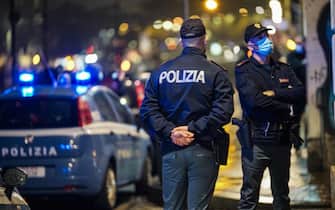 Coronavirus Covid 19: controlli delle forze dell'ordine sulla movida in piazza Vittorio. Torino 23 ottobre 2020 ANSA/TINO ROMANO