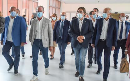 Veneto, obbligo di mascherina all'aperto. Zaia: picco a fine dicembre