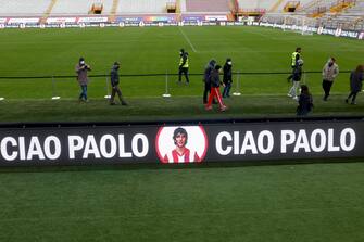 People say a final farewell to the former Italian football player, as his coffin is on public display in the  Romeo Menti  stadium in Vicenza, Northeastern Italy, on December 11, 2020. - Paolo Rossi, who fired Italy to victory in the 1982 World Cup after almost missing the tournament through a match-fixing scandal, has died aged 64, prompting an outpouring of grief and tributes. ANSA/NICOLA FOSSELLA
