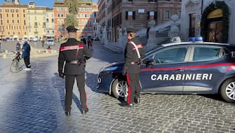 Un carabiniere indossa la nuova divisa a Roma 13 dicembre 2020.ANSA/CARABINIERI EDITORIAL USE ONLY NO SALES