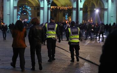 Brescia,gente in citta' shopping natalizio primo giorno zona gialla controlli forze dell'ordine,Brescia 13 dicembre 2020. ANSA/FILIPPO VENEZIA
