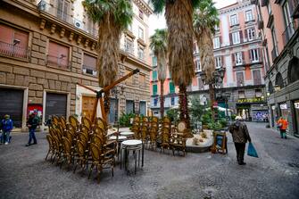 Campania zona rossa, primo giorno di lockdown: a Napoli pochi in strada e regole rispettate Alessandro Pone - Lapresse
Napoli 15 novembre 2020
Cronaca
Primo giorno di zona rossa per la Campania, inserita insieme alla Toscana nell\'area più a rischio da un\'ordinanza del ministro della Salute Roberto Speranza. Napoli deserta, rispetto alle immagini viste negli ultimi giorni.
Alessandro Pone - Lapresse
Naples 15 novembre 2020
Chronicle
First day of the red zone for Campania, inserted together with Tuscany in the area most at risk by an order of the Minister of Health Roberto Speranza. Deserted Naples, compared to the images seen in recent days.