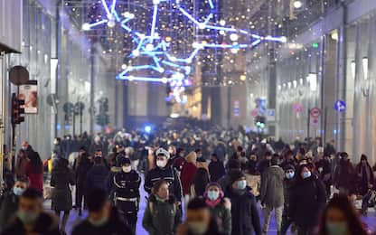 Covid, corsa ai regali nell'ultimo weekend prima di Natale. FOTO