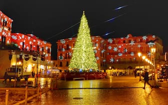 Albero di Natale in una piazza