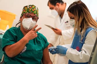 Prime vaccinazioni anticovid in Campania all ospedale del mare di Napoli.  Napoli Napoli 27 Dicembre  2020 ANSA/CESARE ABBATE/



