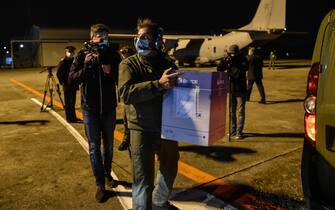Doses of Pfizer-BioNTech Covid-19 vaccine for distribution in Italy arrive at the Linate airport in Milan, Italy, 26 December 2020. 
ANSA/MATTEO CORNER