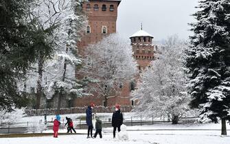 Light snowfall in Turin, 28 December 2020. ANSA/ALESSANDRO DI MARCO